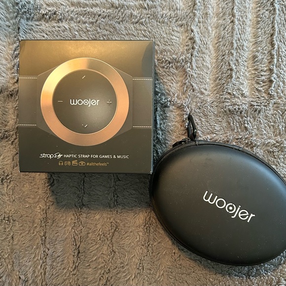 Woojer Edge Haptic Strap for Games & Music - Picture 1 of 6